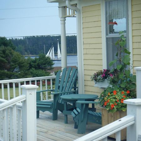 Bayview Pines Country Inn B&B มาโฺฮนเบย์ ภายนอก รูปภาพ