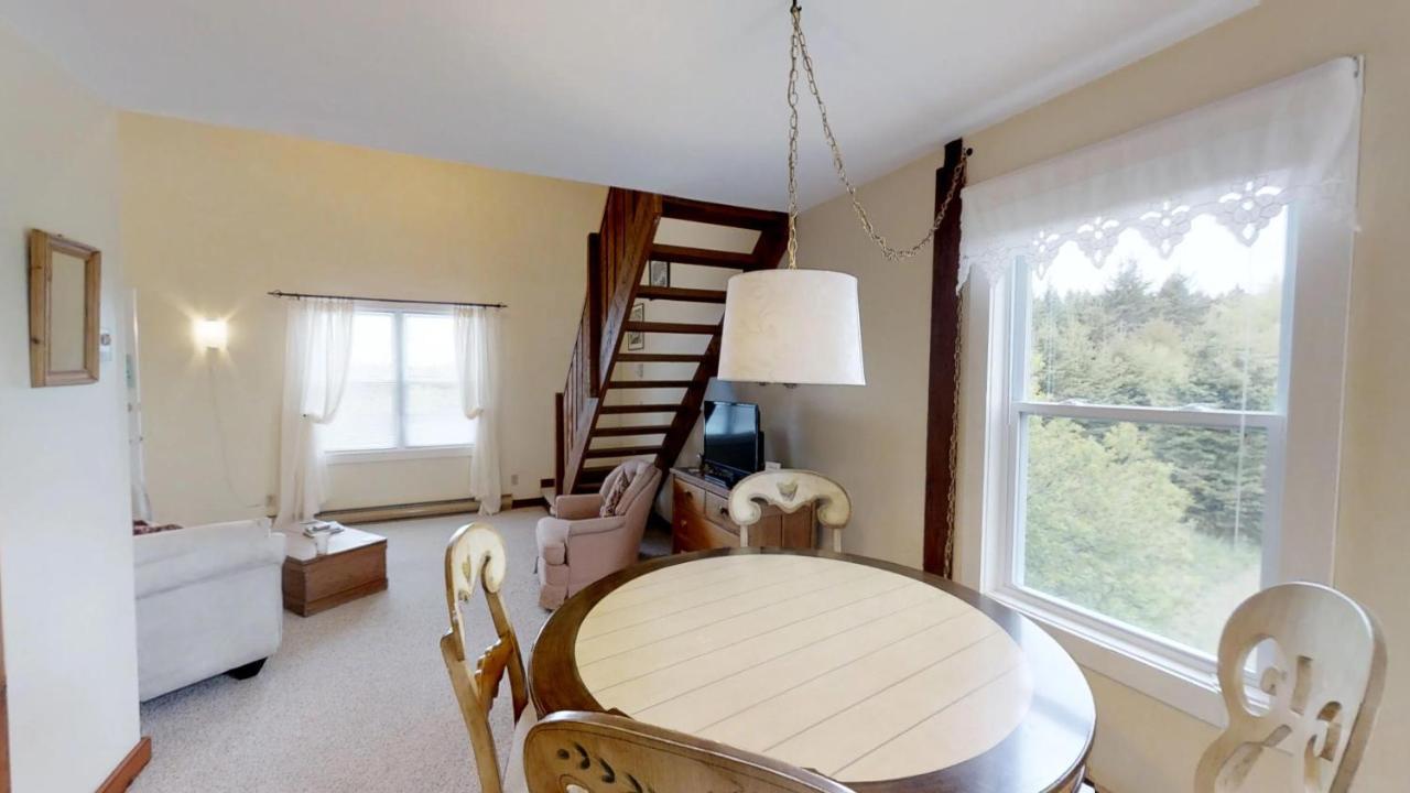 Bayview Pines Country Inn B&B มาโฺฮนเบย์ ภายนอก รูปภาพ