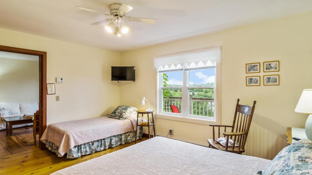 Bayview Pines Country Inn B&B มาโฺฮนเบย์ ภายนอก รูปภาพ