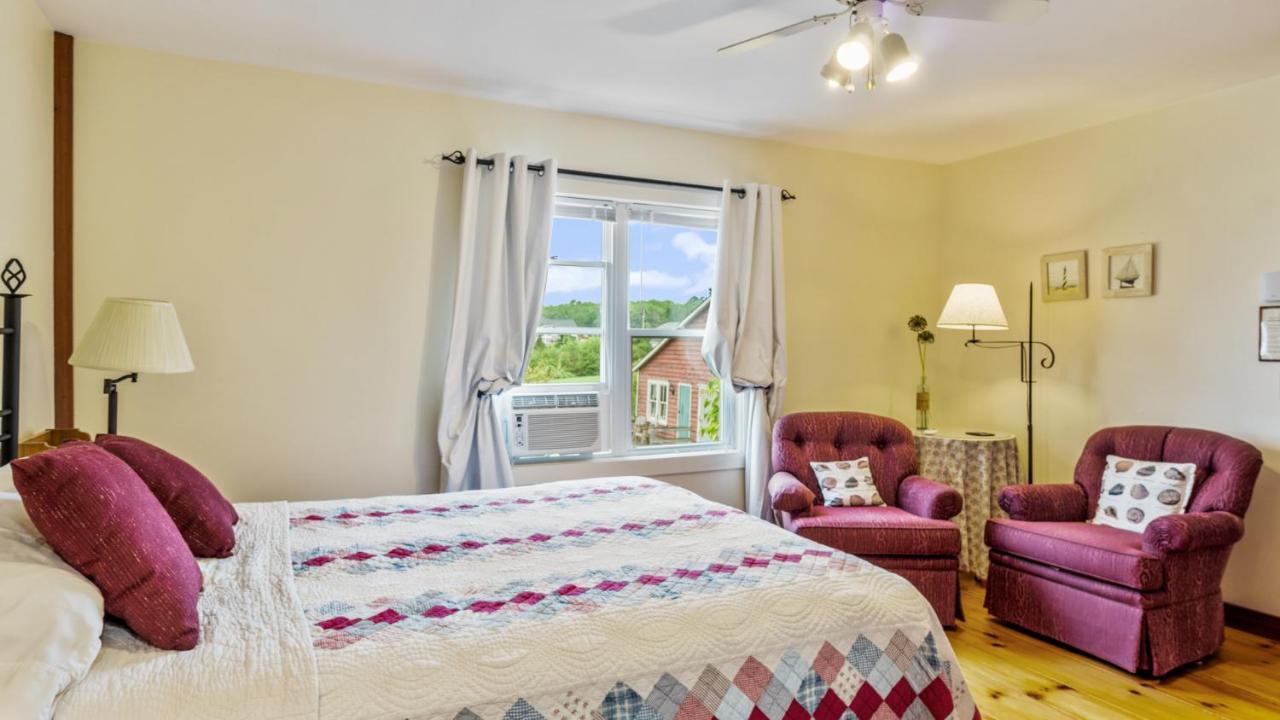 Bayview Pines Country Inn B&B มาโฺฮนเบย์ ภายนอก รูปภาพ