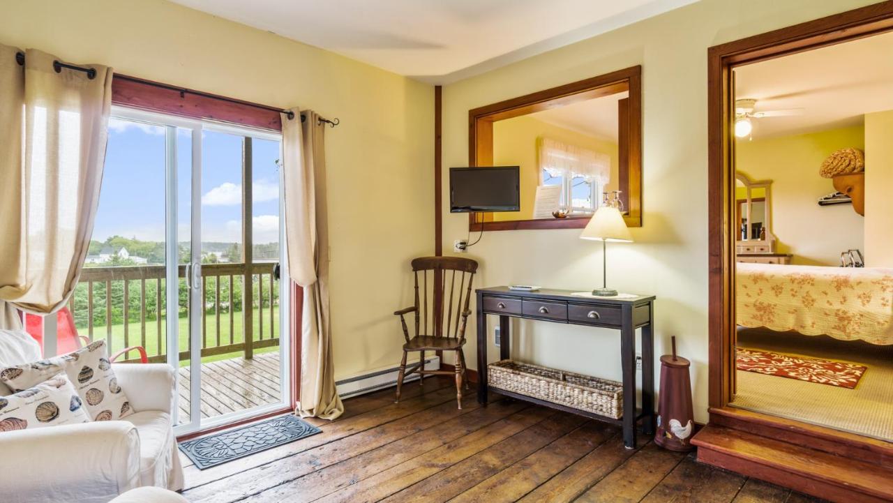 Bayview Pines Country Inn B&B มาโฺฮนเบย์ ภายนอก รูปภาพ