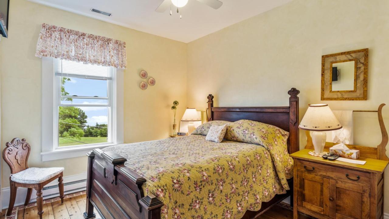 Bayview Pines Country Inn B&B มาโฺฮนเบย์ ภายนอก รูปภาพ