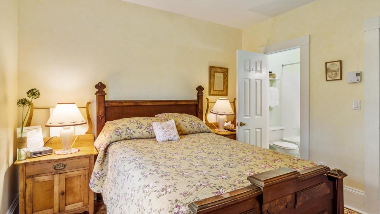 Bayview Pines Country Inn B&B มาโฺฮนเบย์ ภายนอก รูปภาพ