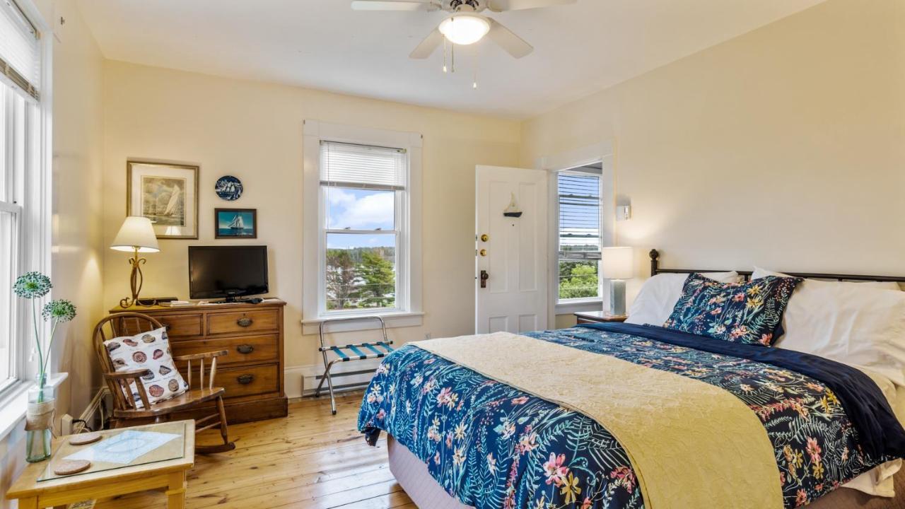 Bayview Pines Country Inn B&B มาโฺฮนเบย์ ภายนอก รูปภาพ