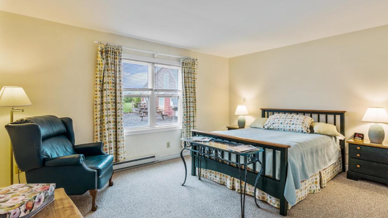 Bayview Pines Country Inn B&B มาโฺฮนเบย์ ภายนอก รูปภาพ