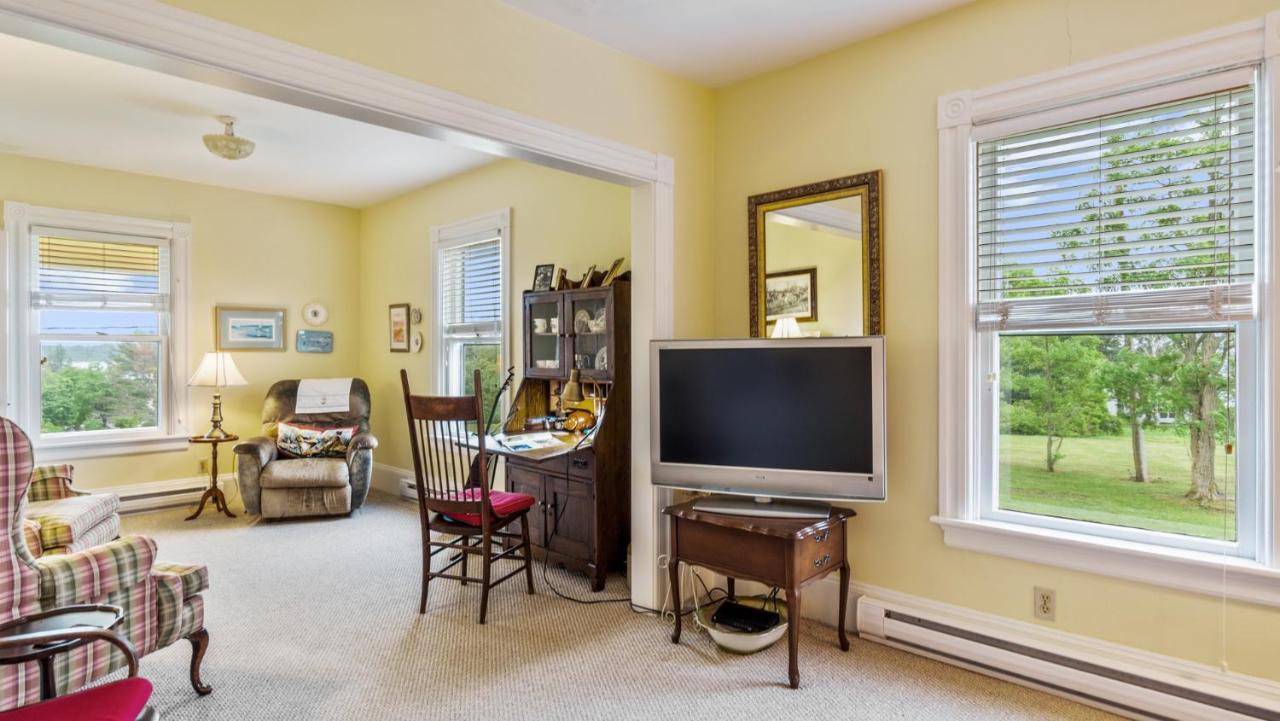 Bayview Pines Country Inn B&B มาโฺฮนเบย์ ภายนอก รูปภาพ