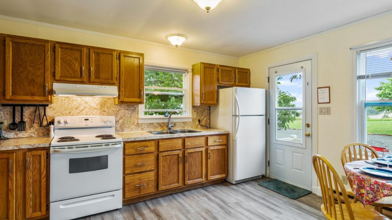 Bayview Pines Country Inn B&B มาโฺฮนเบย์ ภายนอก รูปภาพ