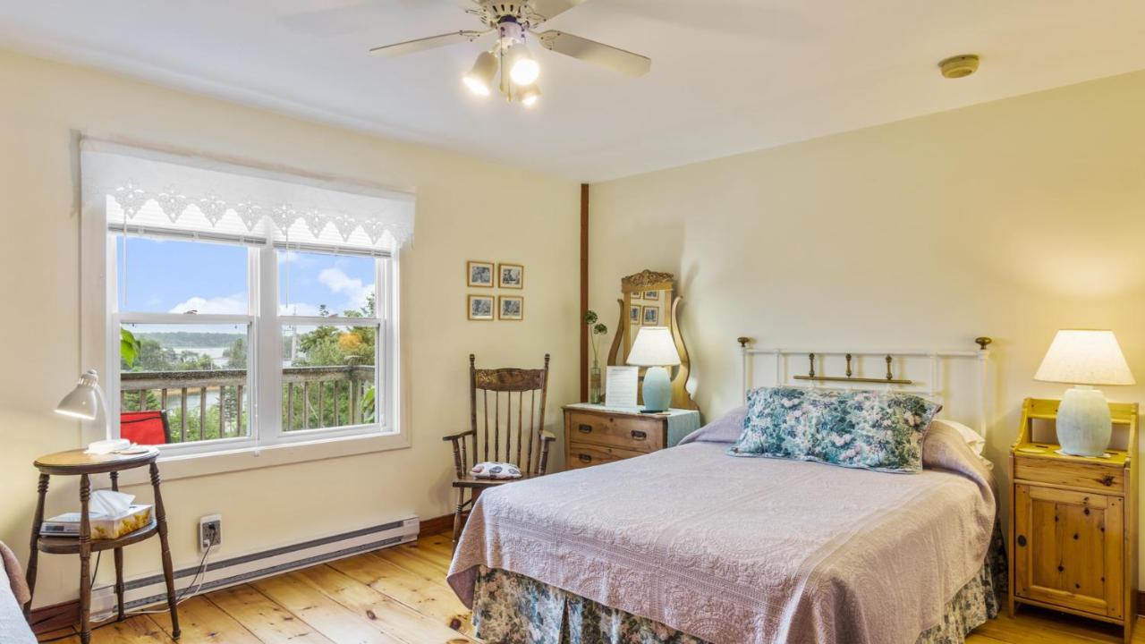 Bayview Pines Country Inn B&B มาโฺฮนเบย์ ภายนอก รูปภาพ