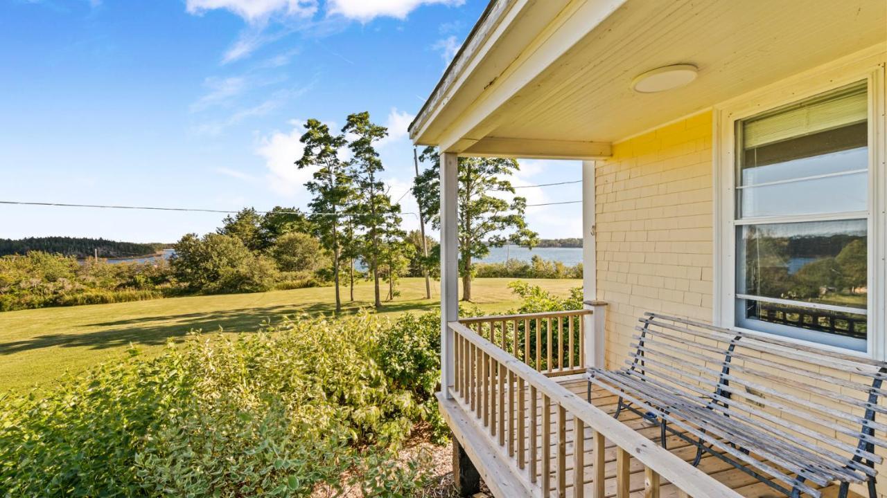 Bayview Pines Country Inn B&B มาโฺฮนเบย์ ภายนอก รูปภาพ