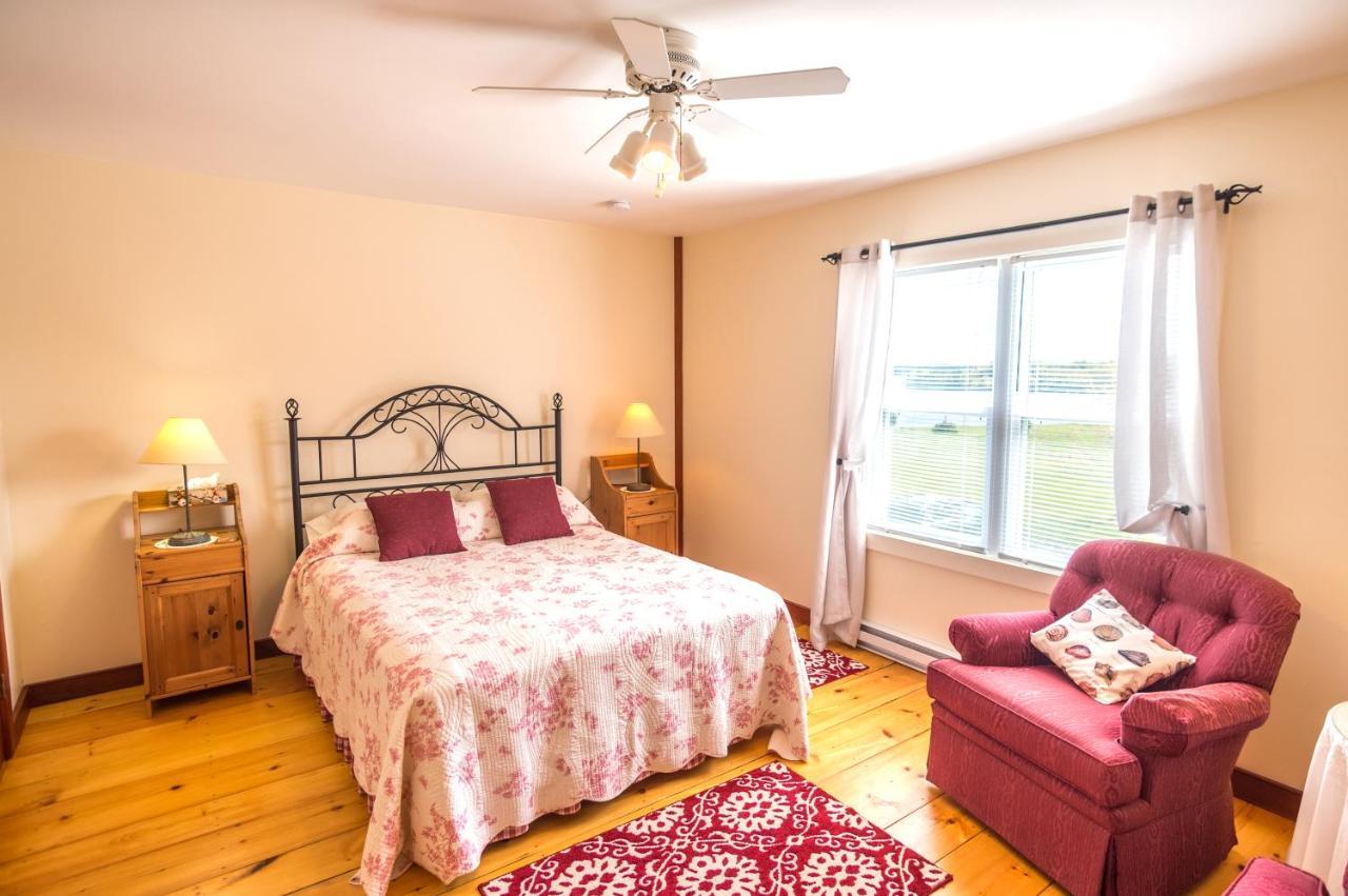 Bayview Pines Country Inn B&B มาโฺฮนเบย์ ภายนอก รูปภาพ