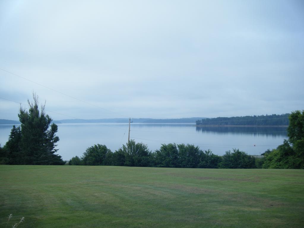 Bayview Pines Country Inn B&B มาโฺฮนเบย์ ภายนอก รูปภาพ