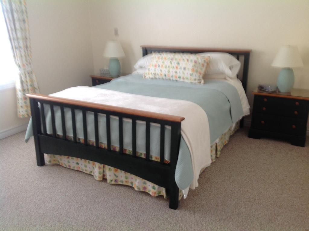 Bayview Pines Country Inn B&B มาโฺฮนเบย์ ภายนอก รูปภาพ