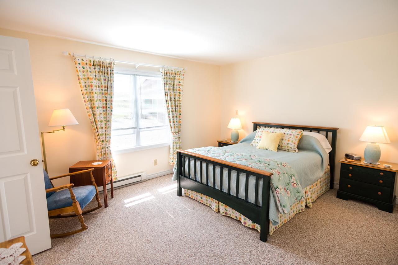 Bayview Pines Country Inn B&B มาโฺฮนเบย์ ภายนอก รูปภาพ