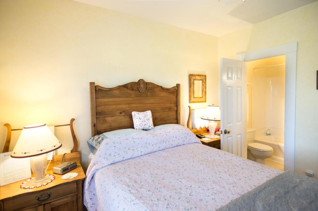 Bayview Pines Country Inn B&B มาโฺฮนเบย์ ภายนอก รูปภาพ